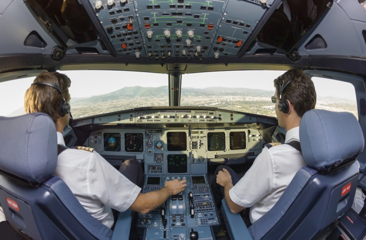 Frases ditas por PILOTOS E COMISSÁRIOS no VOO. O que significa STERILE  COCKPIT? 